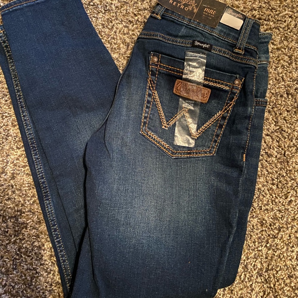 Nwt wrangler retro mid rise skinny jeans